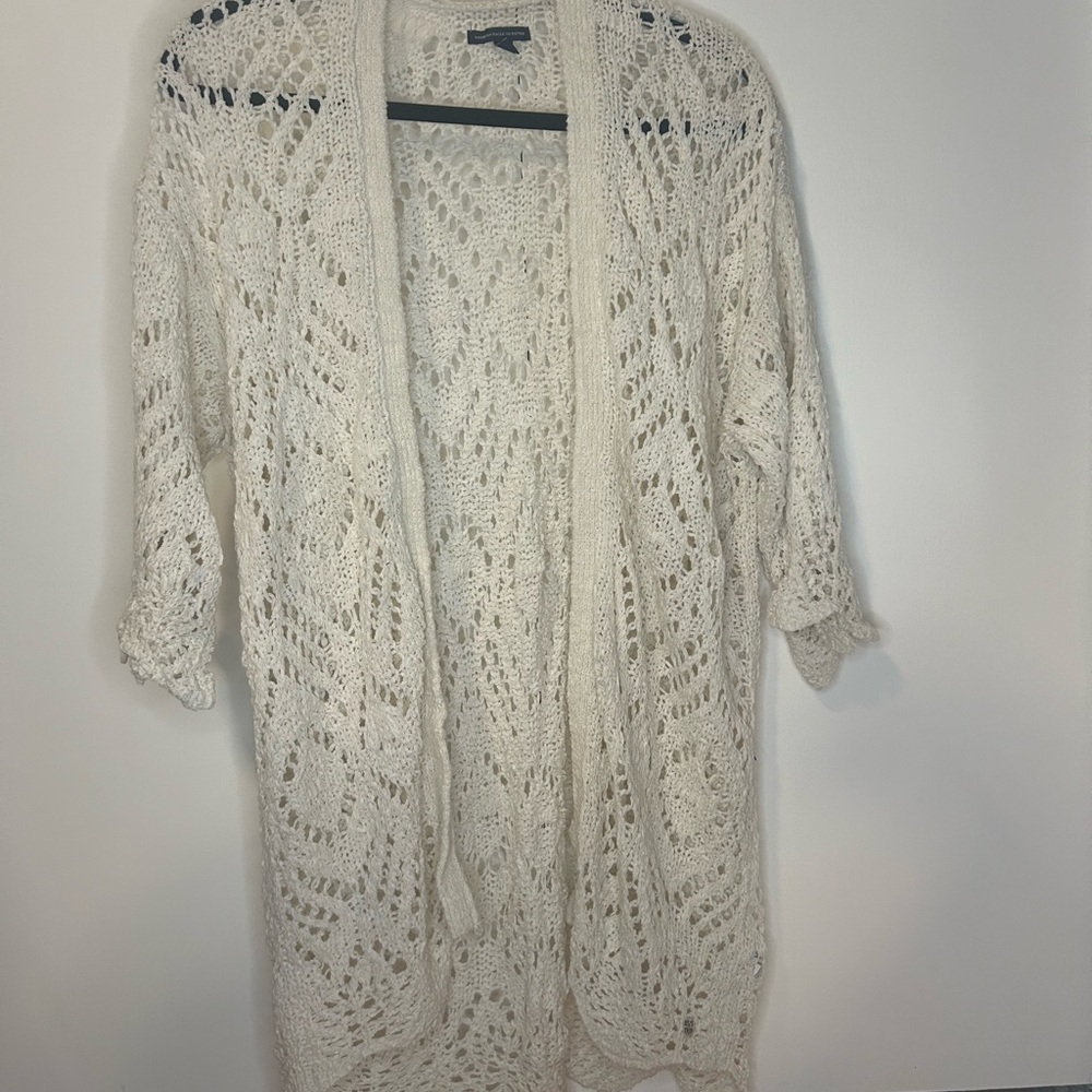 AMERICAN EAGLE cream shawl